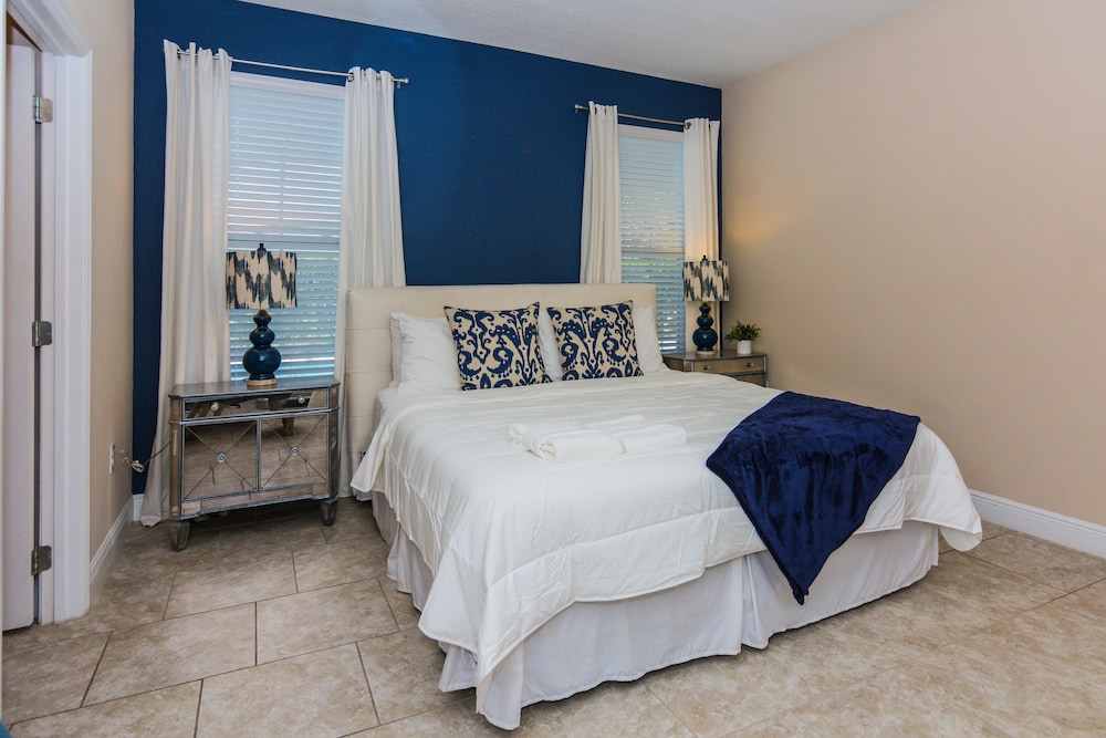 Lovely Vacation House With Private Pool at Solterra Resort - photo 13