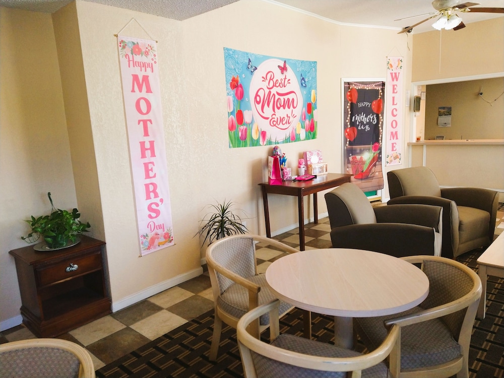 Grand View Plaza Inn & Suites - photo 5