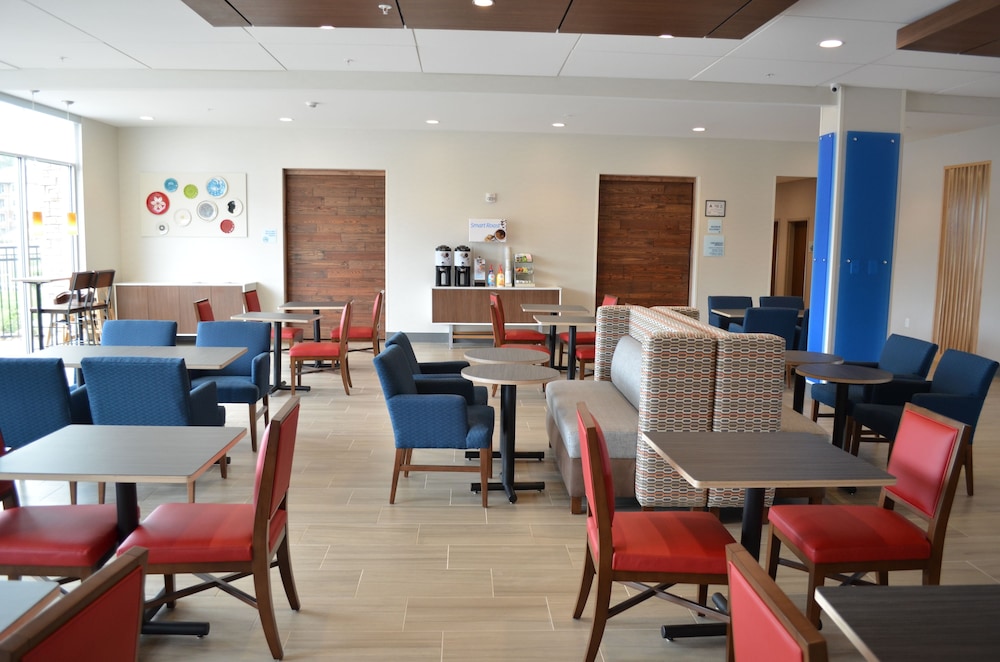 Holiday Inn Express & Suites Charlotte NE University Area by IHG - photo 53