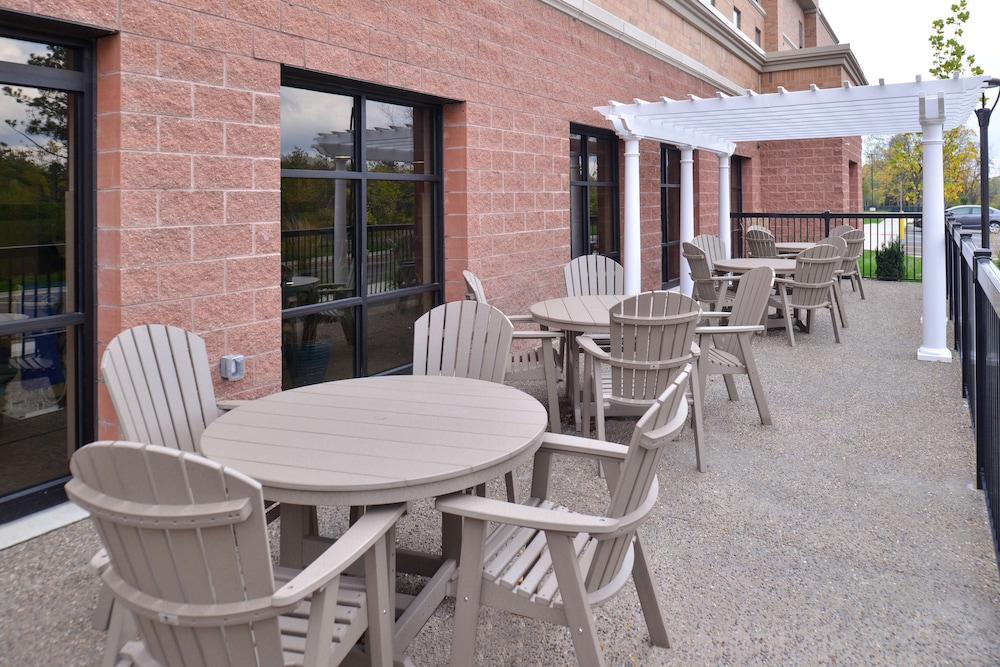 Hampton Inn & Suites Ann Arbor West - photo 57