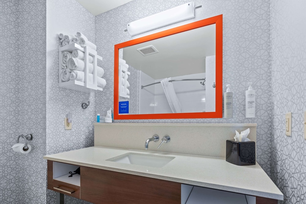 Hampton Inn & Suites Greeley - photo 28