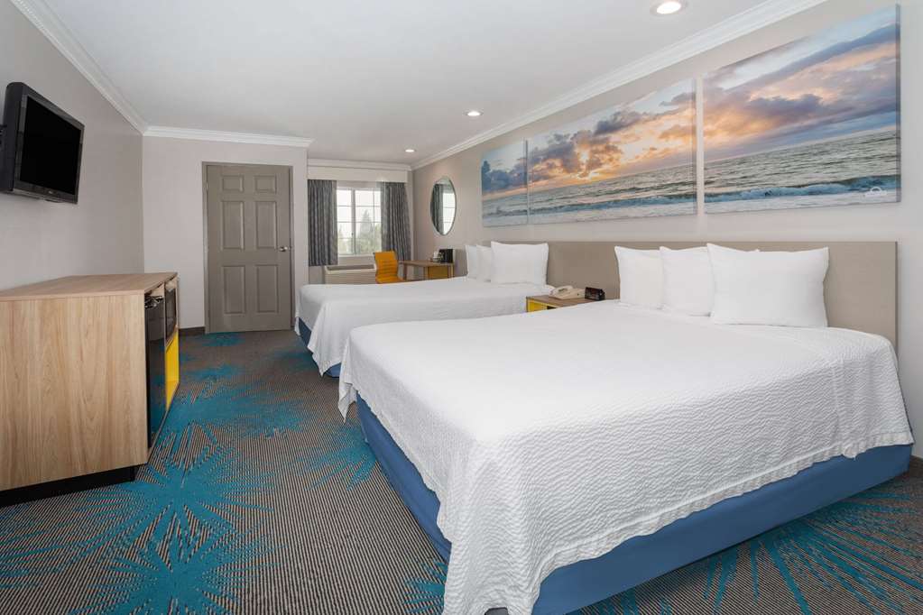 Days Inn by Wyndham Santa Monica - photo 50