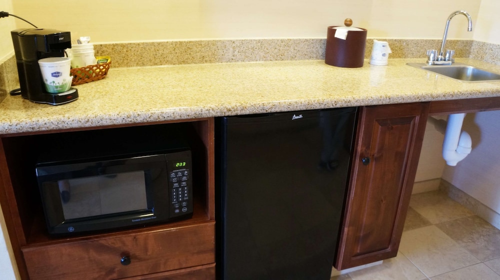 Hampton Inn & Suites Kingman - photo 18