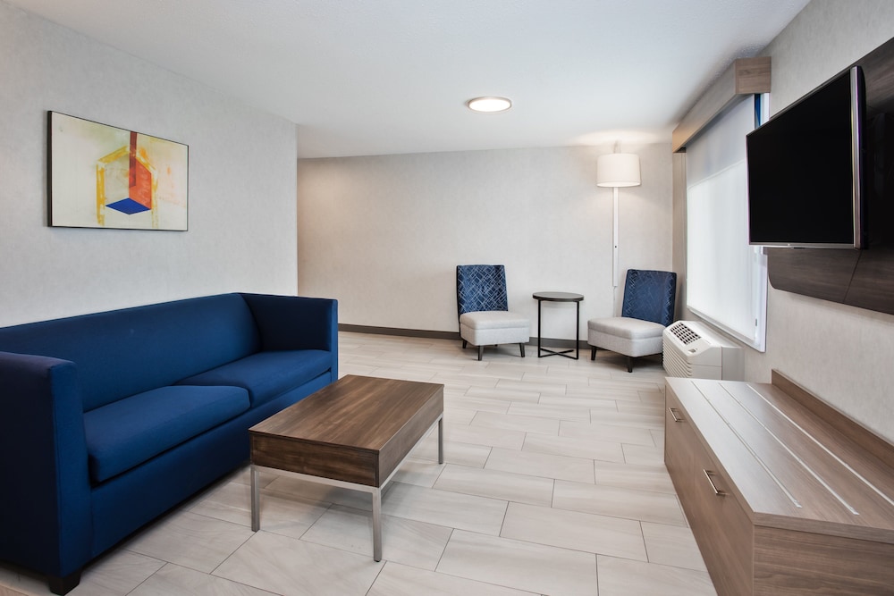 Holiday Inn Express Hotel & Suites Belleville by IHG - photo 27