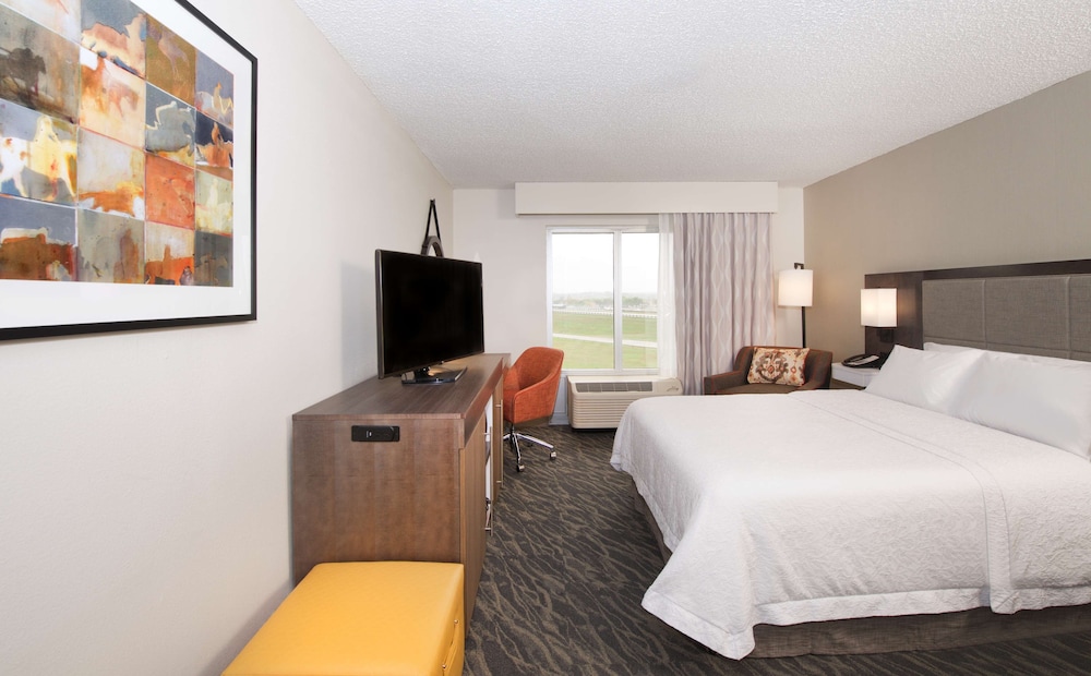 Hampton Inn & Suites N. Ft. Worth Alliance Airport - photo 11