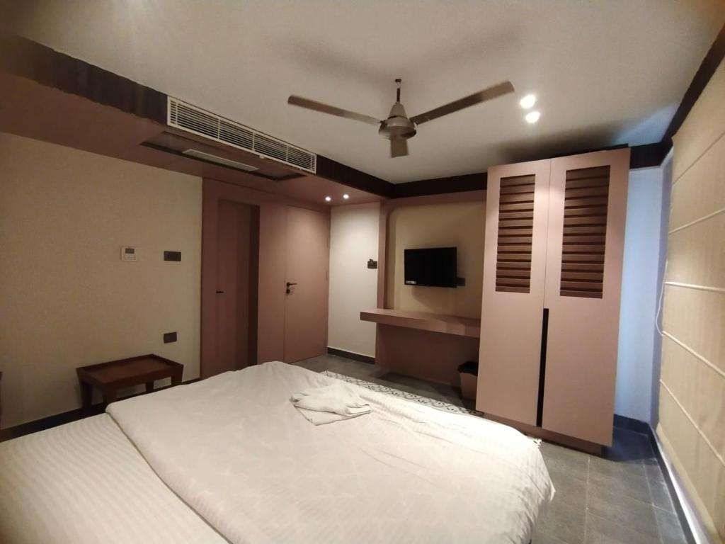 Hotel The Palassio in Kanpur, India