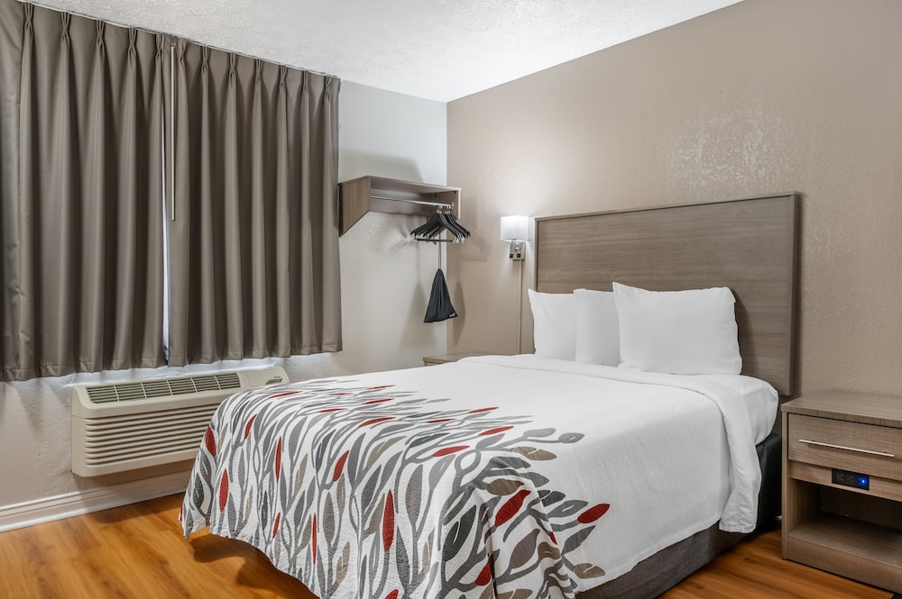 Red Roof Inn Greencastle South Cloverdale - photo 18