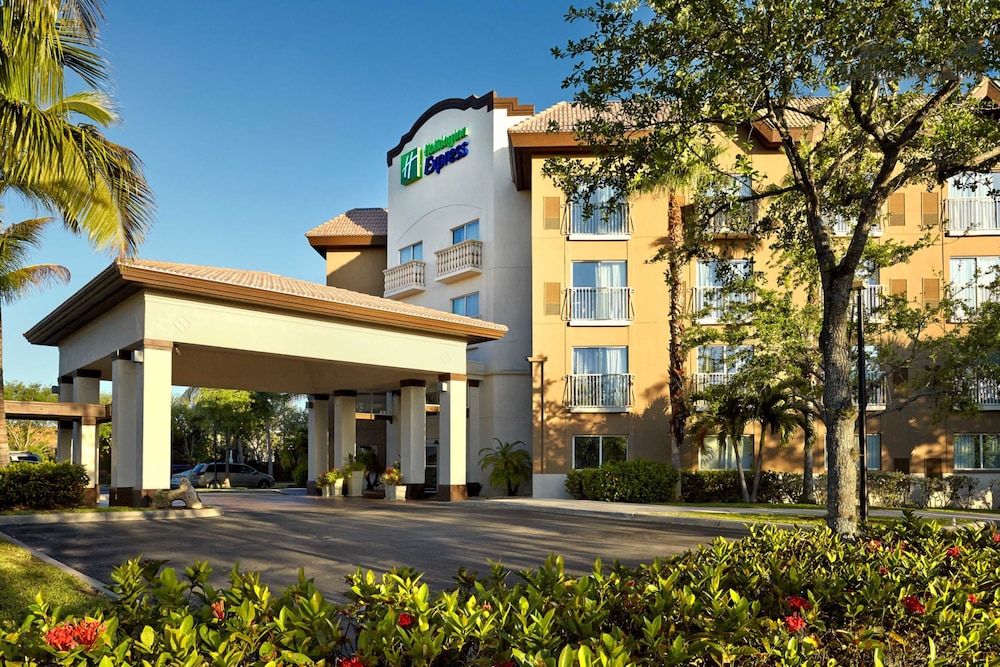 Holiday Inn Express Hotel Naples Downtown 5th Avenue - photo 42