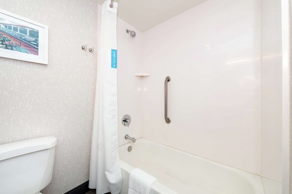 Hampton Inn Greensboro Airport - photo 30