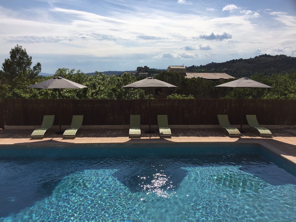 Hôtel La Chêneraie in Greoux-Les-Bains, France
