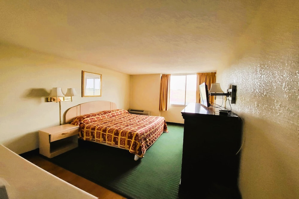 USA Inn Junction City Near Fort Riley - photo 18