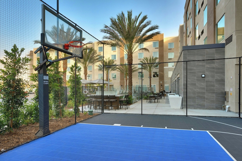 Courtyard by Marriott Los Angeles LAX Hawthorne - photo 22