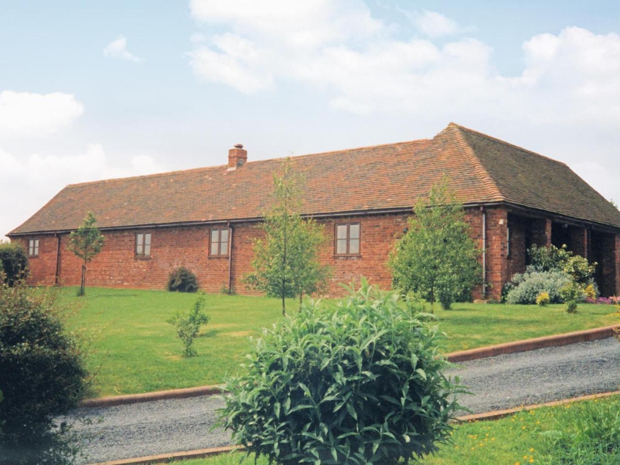 Stildon Manor Cottage — 4-Star Luxury Hotel in Worcester, United Kingdom