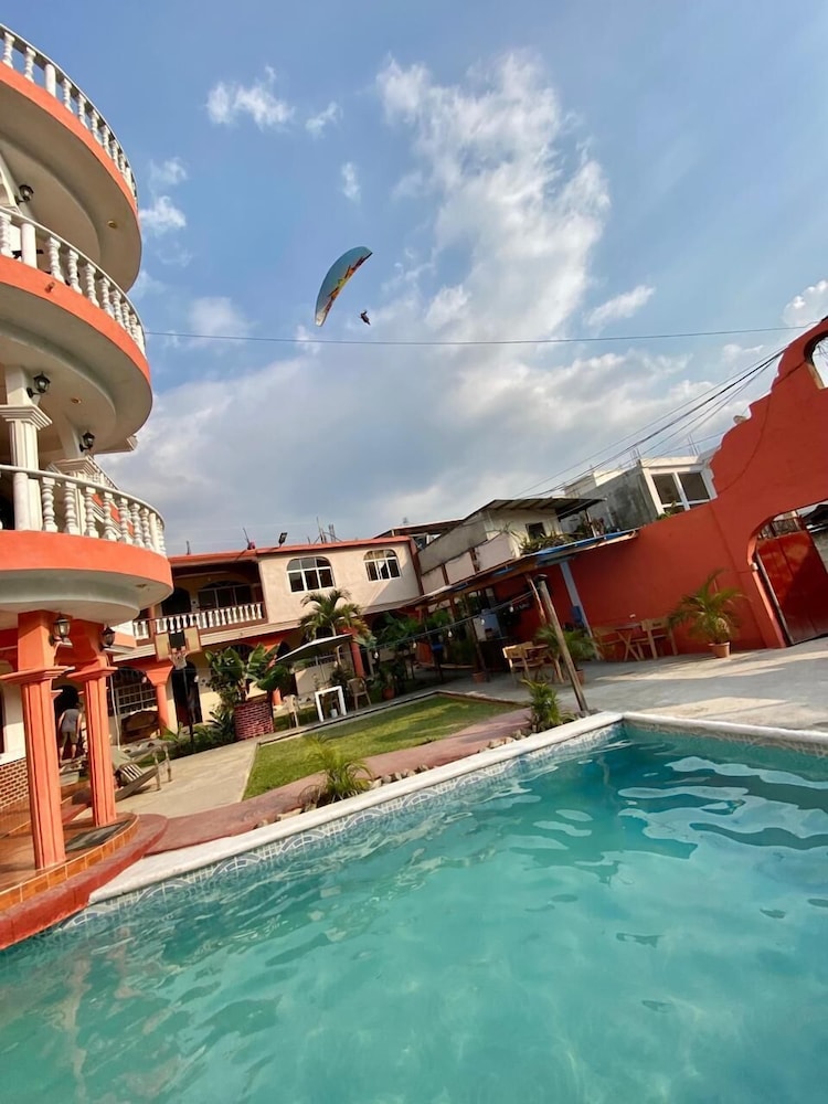 Hotel Victoria — hotel in Panajachel