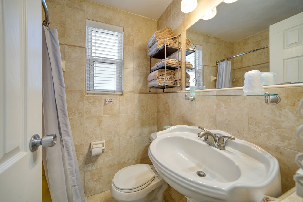 Camelot Beach Suites - photo 19