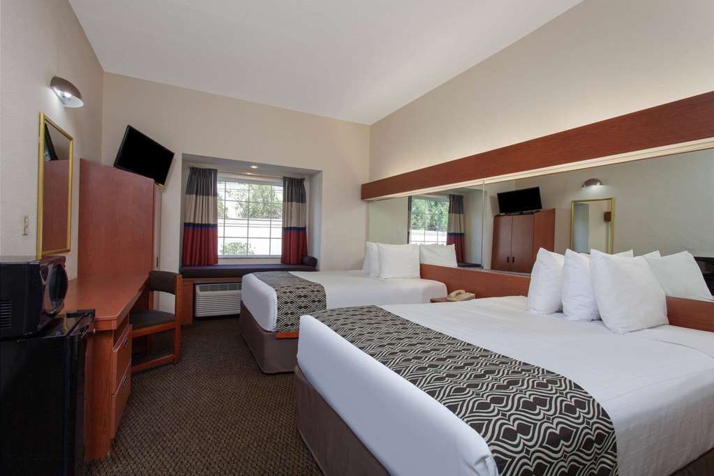 Microtel Inn & Suites by Wyndham Lady Lake The Villages - photo 8