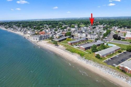 Bobby's Beach Bungalow — 4-Star Luxury Hotel in Milford, United States