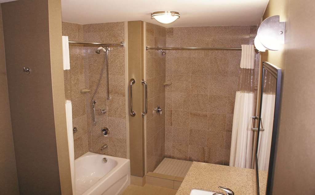 La Quinta Inn & Suites by Wyndham Bellingham - photo 26