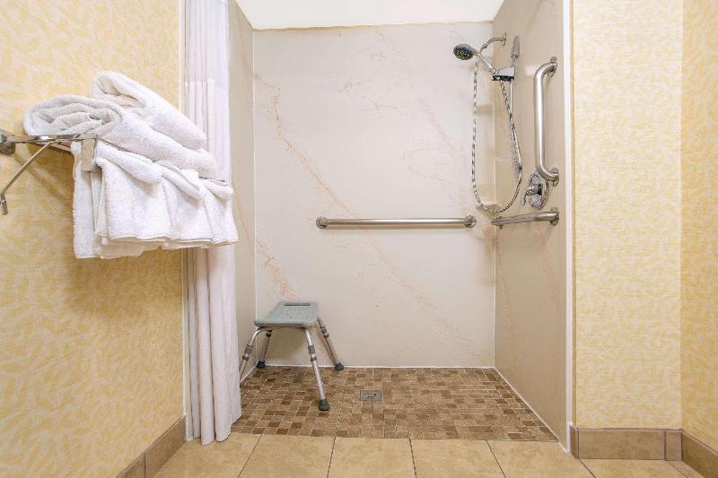Days Inn By Wyndham College Park - photo 12