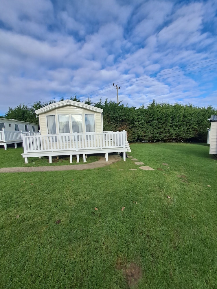 3 Bedroom Caravan MC37 Shanklin Isle of Wight — 4-Star Luxury Hotel in Shanklin, United Kingdom
