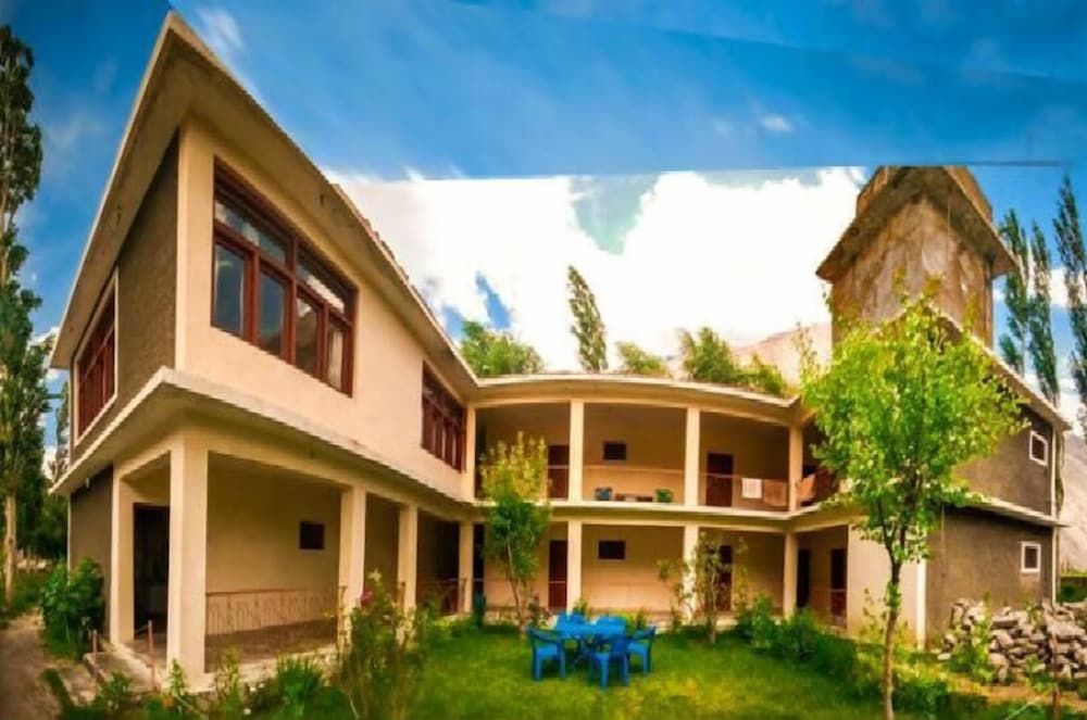 Gulmit Continental Hotel Hunza Valley in Barishal, Pakistan