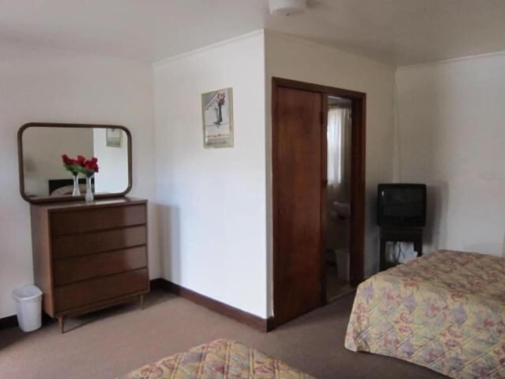 Cadet Motel - photo 12