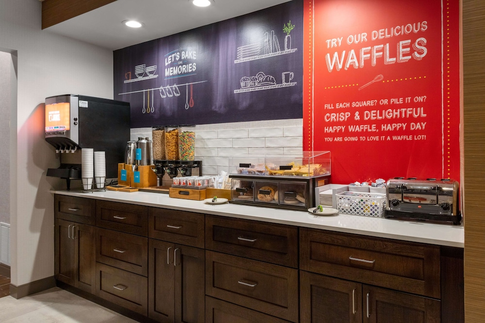 Hampton Inn Castle Rock - photo 13