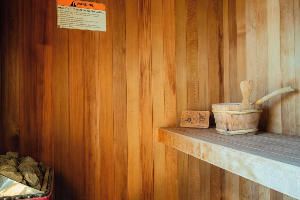Cathedral by Avantstay Charming Secluded Estate w Sauna Pool Table & Views of the Rolling Hills - photo 45