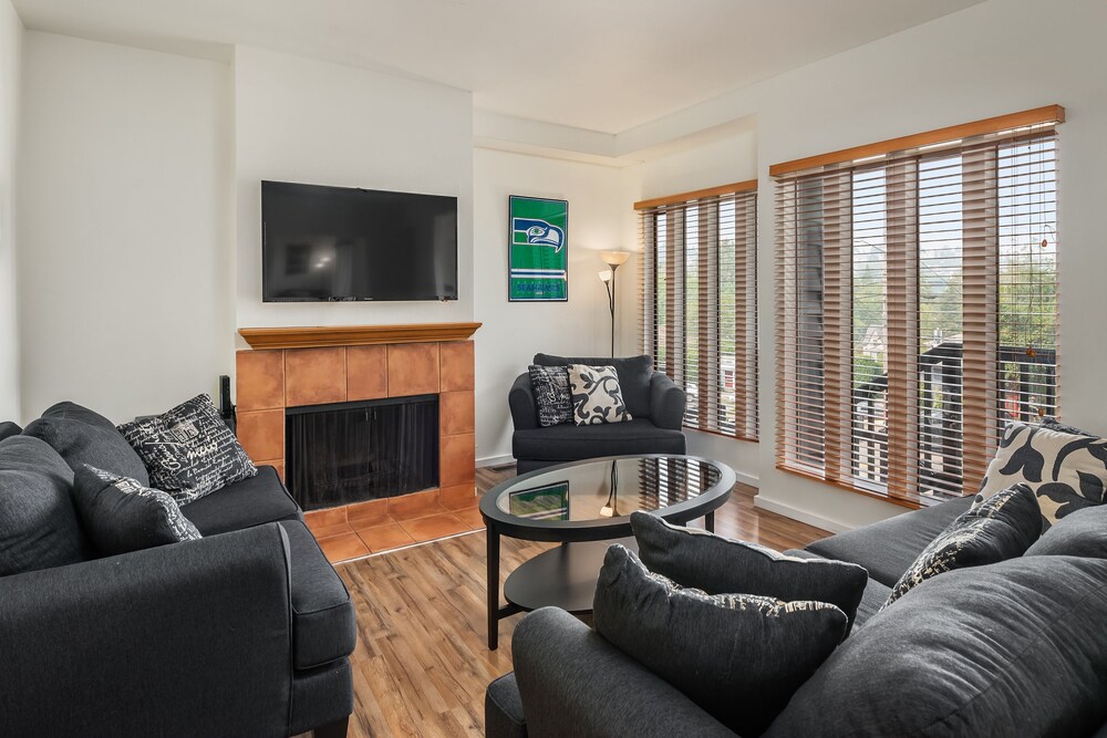 Seattle Vacation Home: The Hawks' Nest — 4-Star Luxury Hotel in Seattle, United States