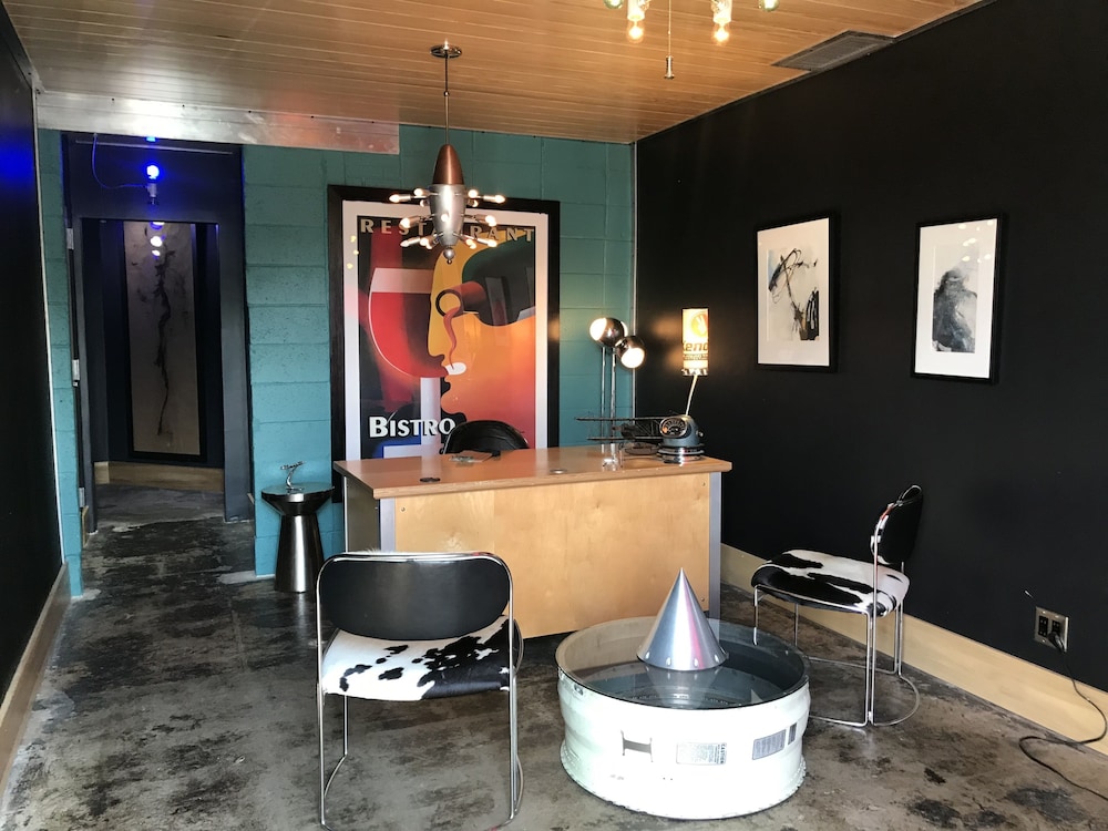 The Hangar Lofts Hotel - photo 4