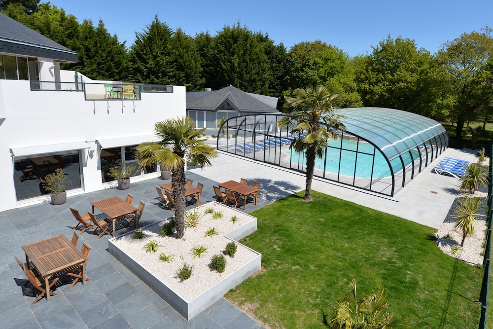 Hotel du Golf St Laurent — hotel in Ploemel
