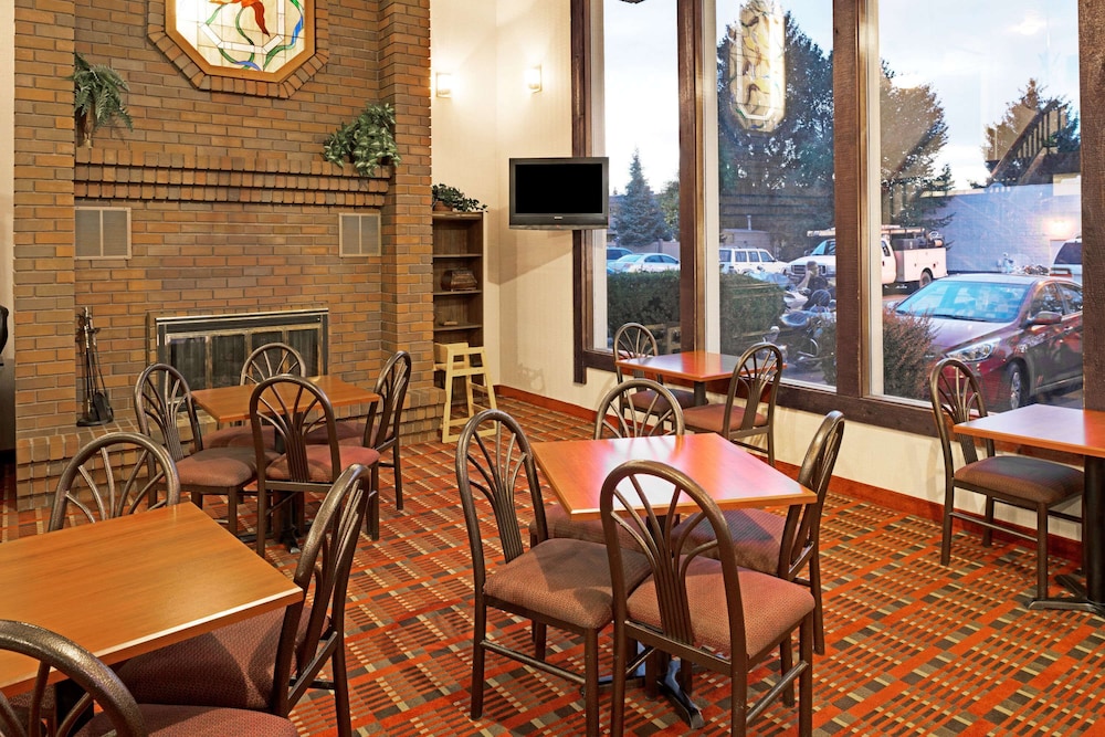 Ramada by Wyndham Spokane Valley - photo 12