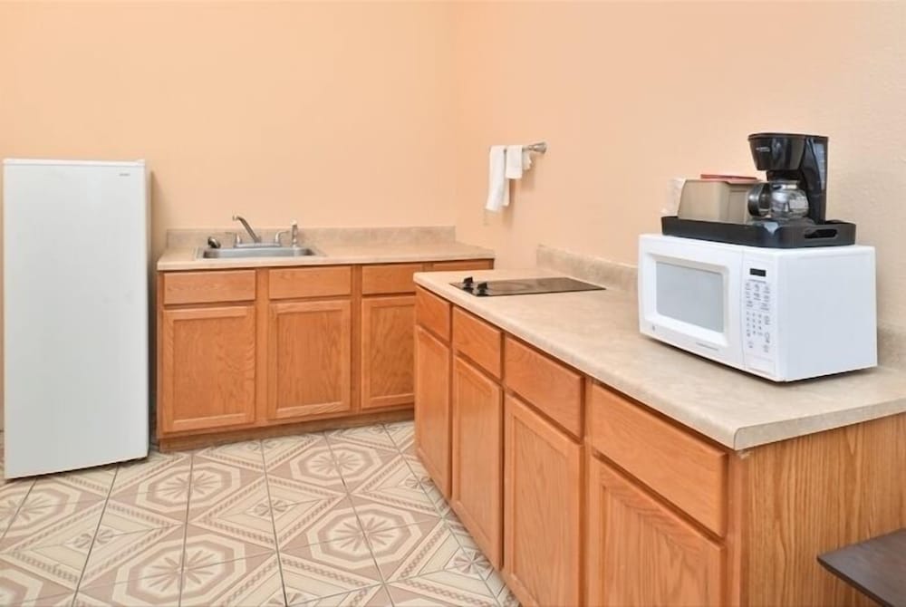 La Bonita Inn And Suites - photo 9