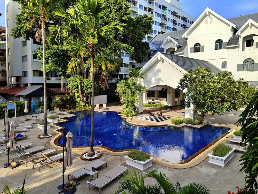 Pooh Beach Resort & Spa — 4-Star Luxury Hotel in Pattaya, Thailand