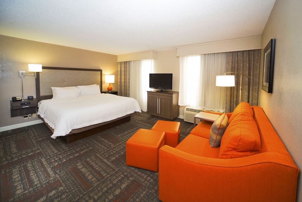 Hampton Inn & Suites Valdosta Conference Center - photo 7