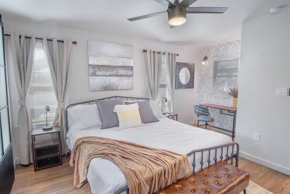 Dazzling 3 BR2 BA Home Near Downtown Tower Americas - photo 9