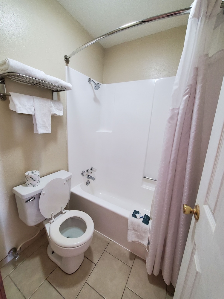 Relax Inn Henryetta - photo 17