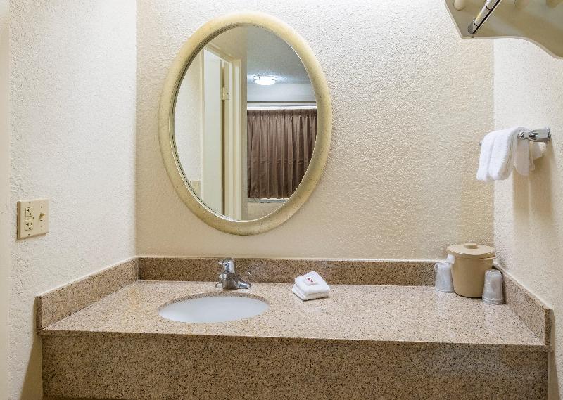 Red Roof Inn Parkersburg - photo 21