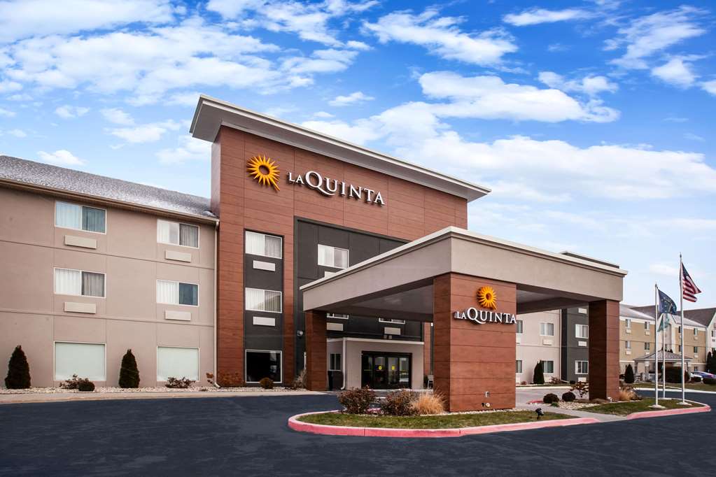 La Quinta Inn & Suites by Wyndham Elkhart - photo 3
