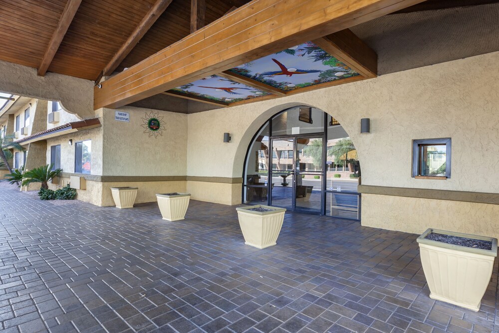 Quality Inn Phoenix Scottsdale West - photo 35