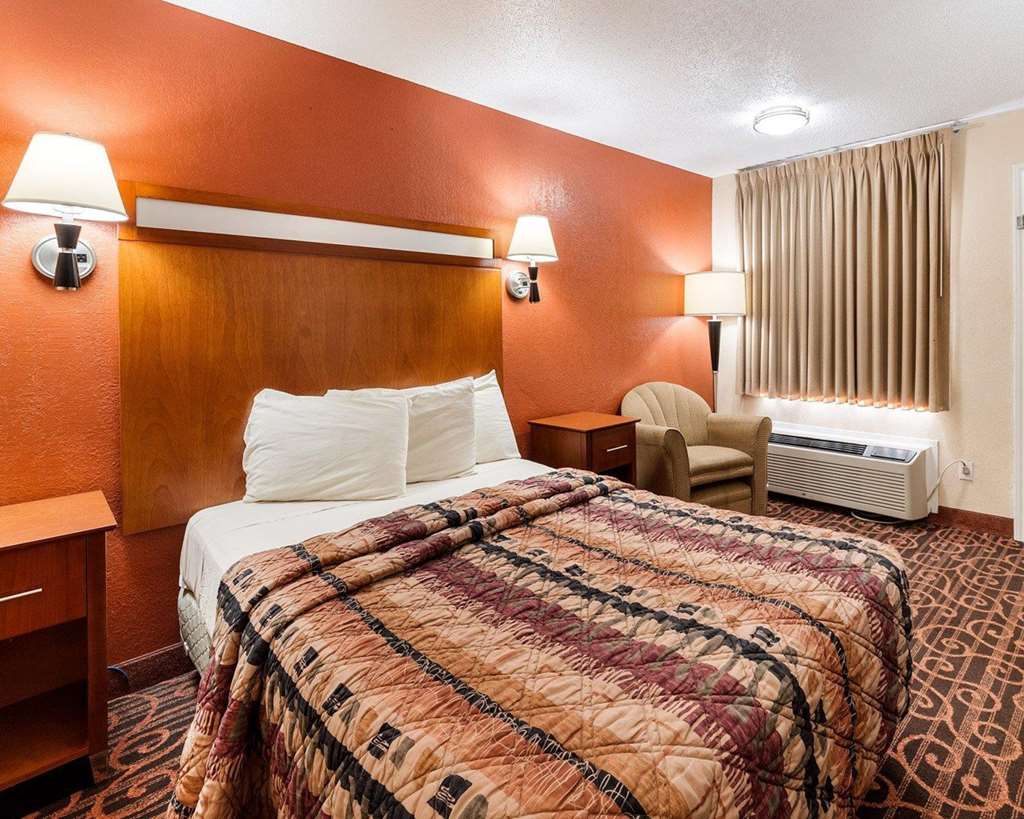 Econo Lodge Jasper - photo 13