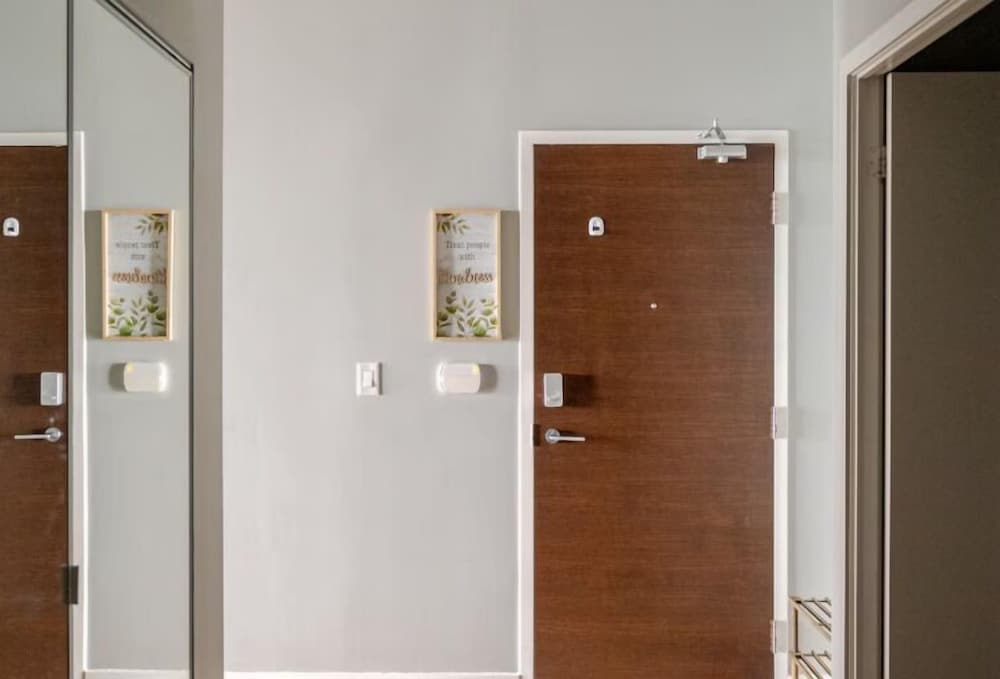HostlyStays Luxury Suites - last minute hotel in Toronto