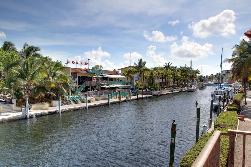 Waterside Suites & Marina - photo 50