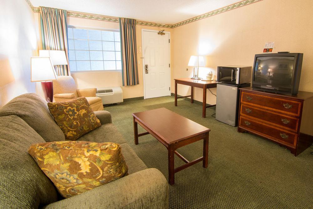Days Inn & Suites Latham Albany North