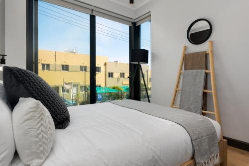 Luxury Green Point Apartment with Backup Power