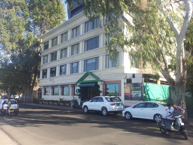 Hotel Ranjits Lakeview