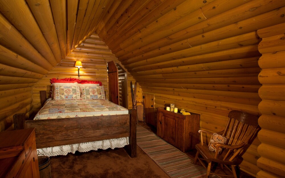 Alpine Village Suites - photo 16