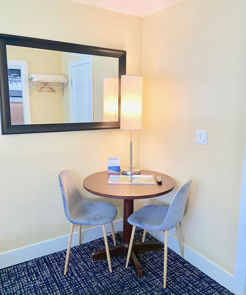 Elk Rapids Lakeshore Inn - photo 16