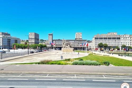 Les 4 Saisons Magnifique Vue Volcan Niemeyer Et Bassin in Le Havre, France