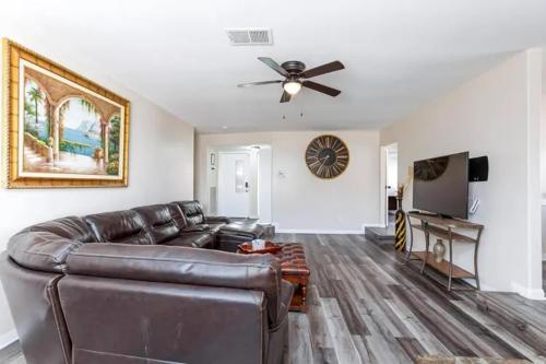 Modern 4BR Home Central Las Vegas Location